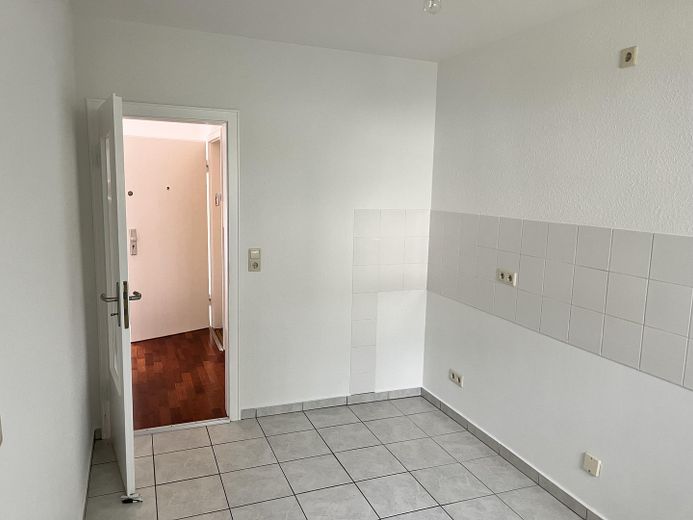 Top renovated 2-room apartment with balcony, car parking space - ready to move in immediately – Foto 11