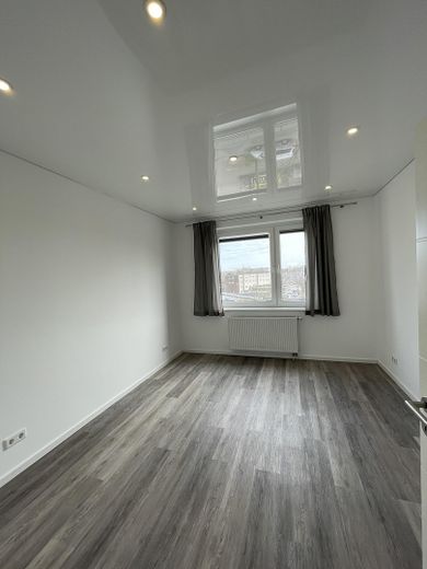 Klimatisierte und Vollständig renovierte Wohnung mit 3 Zimmern, Balkon und Einbauküche in Düsseldorf – Foto 14