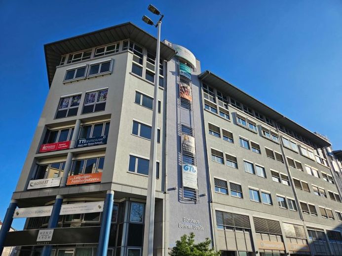 Spazio ufficio in posizione centrale nel centro - Nord con autorimessa sotterranea – Foto 1