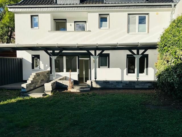 Hausansicht aus dem Garten