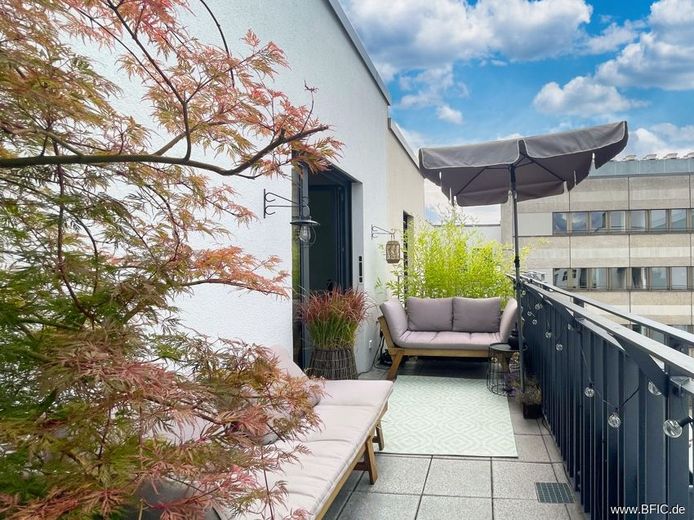 Hochwertige Dachterrassen-Wohnung, Blick auf den Fernsehturm – Terrace courtyard side
