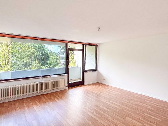 Gepflegte 3-Zimmer-Wohnung mit Balkon, Tiefgaragenstellplatz und Potenzial in hervorragender Lage – Foto 1