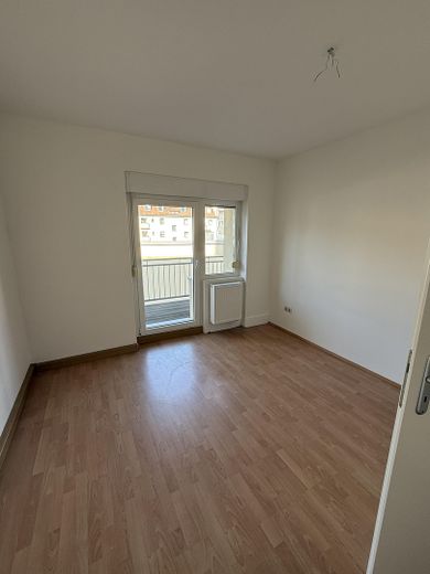 4-Zimmer-Wohnung mit 2 Balkonen in zentraler Lage von Schweinfurt – Schlafzimmer 1