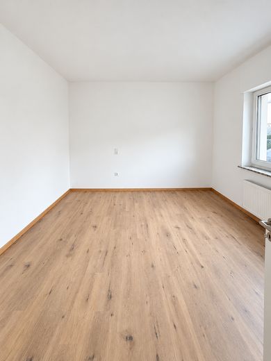 Nach WEG aufgeteiltes MFH, 4 Wohneinheiten, 2 vermietet, 1 frisch renoviert – EG - Schlafzimmer 2