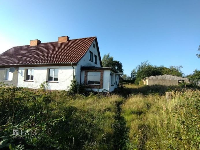 Raum für Visionen: Ihr Sanierungsprojekt mit Entwicklungspotenzial in idyllischer Lage – Außenansicht mit Foyer