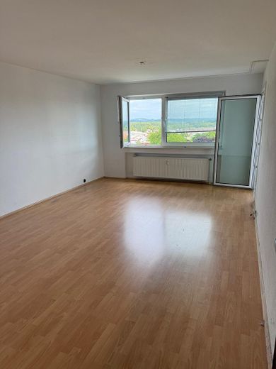 Moderne 3-Zimmer Wohnung mit Balkon im 10. OG in Köln-Eil (Porz) – Wohnzimmer