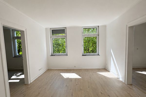 Hochwertig sanierte 4-Zimmer-Altbauwohnung mit EBK und Balkon in Bestlage des Johannesviertels
