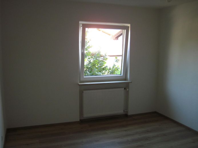 Zur Kapitalanlage! Inzell - zentrale, sonnige 2-Zimmer-Wohnung - provisionsfrei! – Schlafzimmer