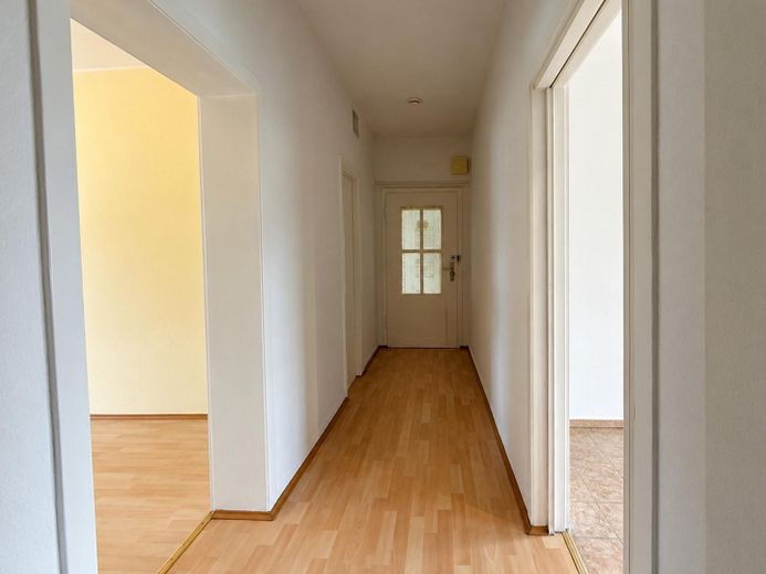 Solidne mieszkanie o powierzchni 70 m² w Bochum-Wattenscheid – substancja z potencjałem wzrostu – Flur