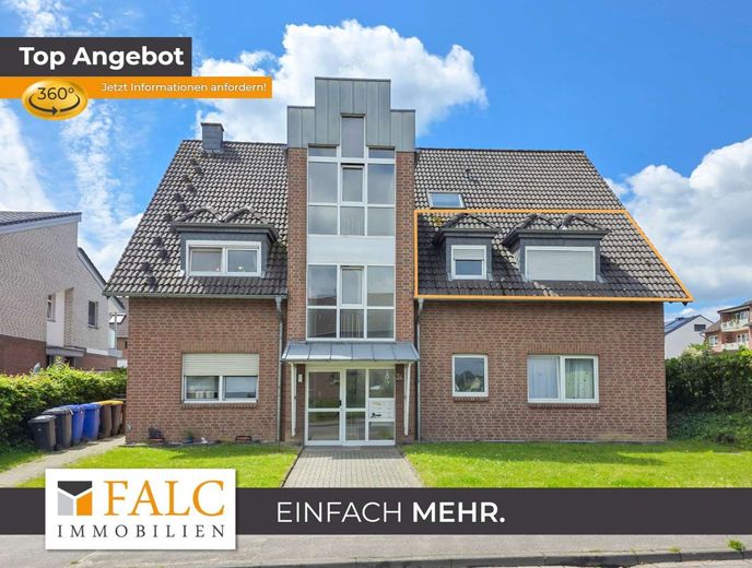Wohnen mit Komfort: Balkon, Garage und eine ruhige Nachbarschaft – Hausfront WE4
