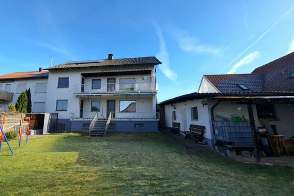 Bifamiliare completamente ristrutturata in stile moderno a Breitengüßbach