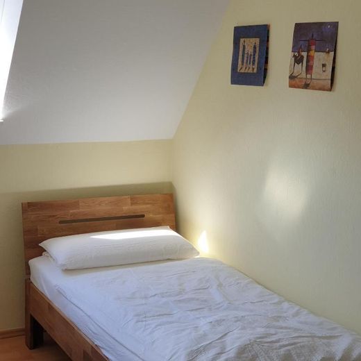 Voll möblierte 76 m² DG-Wohnung in Steinfeld – ab sofort frei – Schlafen