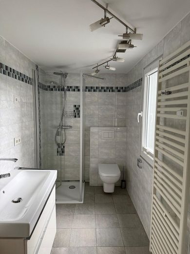 Wohnen mit Kamin, Terrasse und Garten – großzügige 3,5-Zimmer-Wohnung in Solingen – Фотографія 16