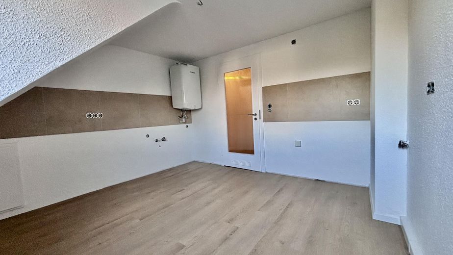 Appartamento di 3 locali appena ristrutturato all’ultimo piano – libero subito | Düren – Küche