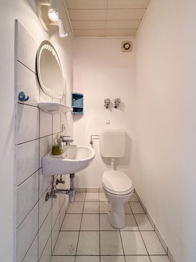 Premium-Angebot: Gonsenheim! 2-ZKB-Whg mit TG &amp; Balkon! Freigestellt! Gut vermietbar, WG geeignet – Gäste-WC