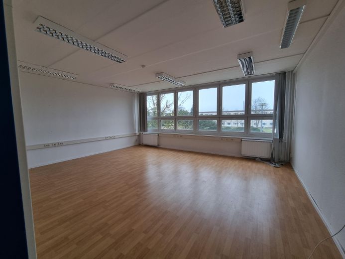 1.9 ha Bauland + Gewerbeobjekte + für Solar , Lager ab 99.000 Euro – Foto 19