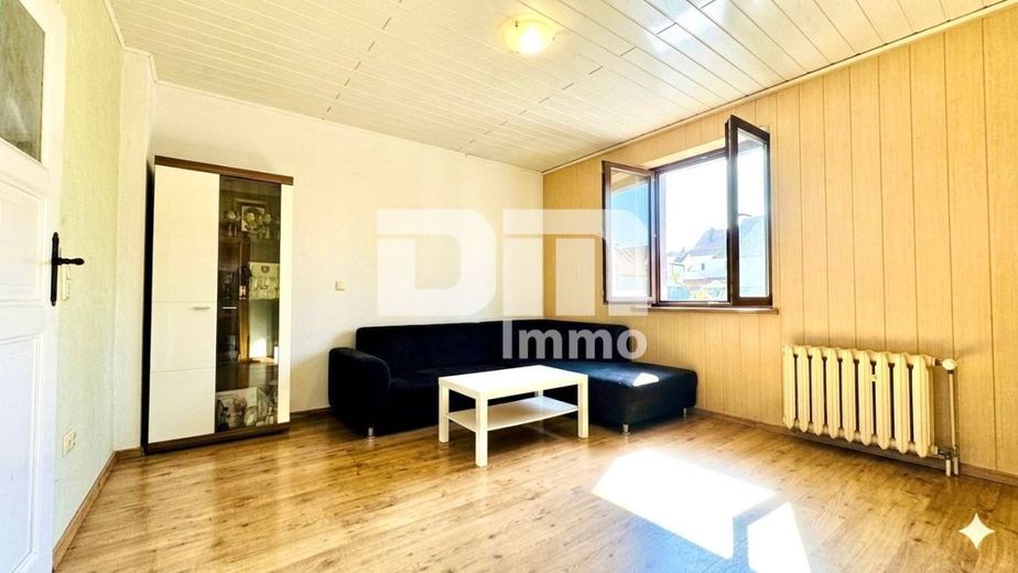 Schönes Wohnhaus mit Doppelgarage, Terrasse und Nebengelass in Traumlage – EG Wohnzimmer