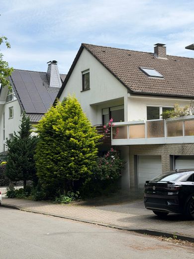 Yenilenmiş ikiz ev, garaj ve teras – Stieghorst – Außenansicht