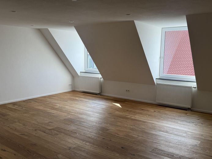 Exclusive living at Münsterplatz – high-quality fully renovated apartment with elevator and underground parking garage – Photo 5