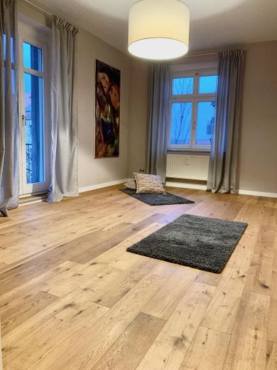 Lutherstraße: 2-Zimmer-Wohnung mit toller Küche, Parkett und Balkon – Wohnzimmer III