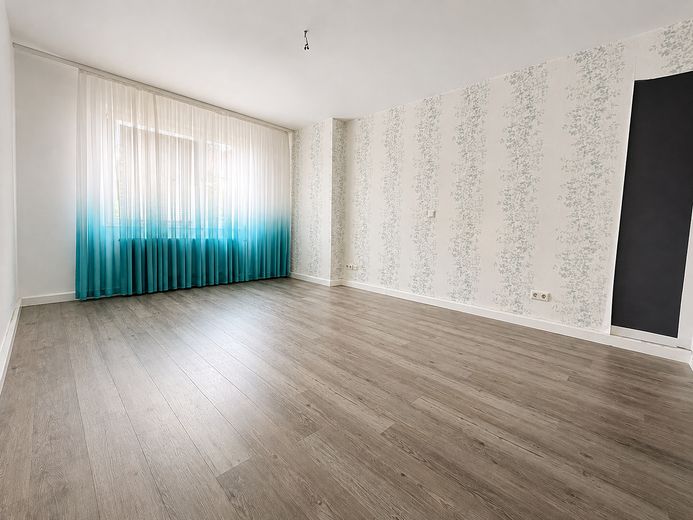 3- Zimmer Wohnung mit Balkon – Zimmer 1 Blick Fenster