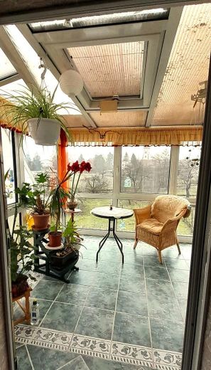 PREISREDUZIERT! Familienanwesen am Ortsrand mit Hof, Werkstatt, 2 Garagen und 1.780 m² Grundstück – OG Wintergarten