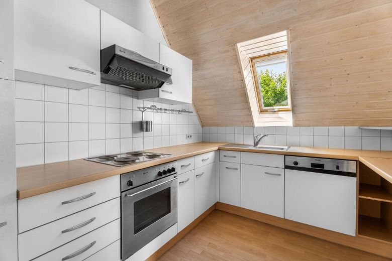 Helle 3-Zi.-Maisonette mit Empore, Balkon & Einbauküche in Schönebürg – Zdjęcie 9
