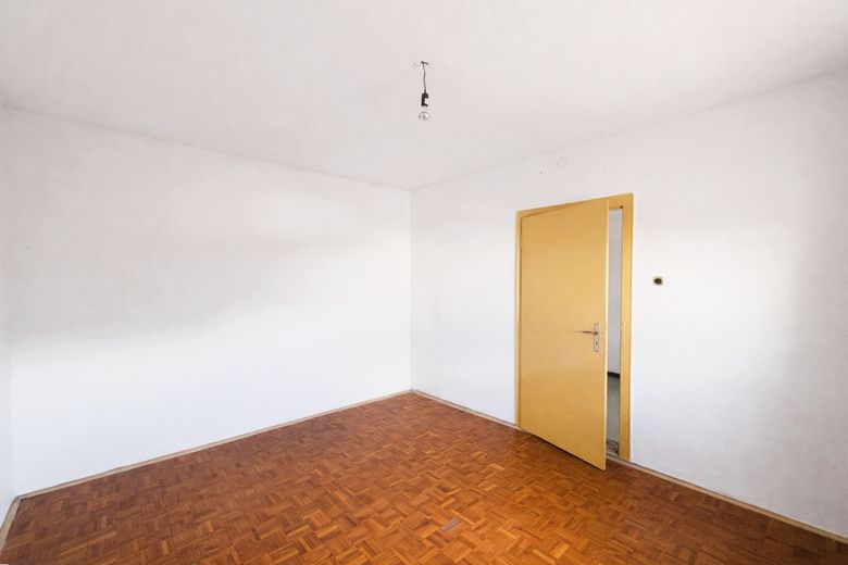 Zwei Häuser, viele Möglichkeiten: Bungalow & vielseitig nutzbares Zweithaus auf großem Grundstück – Zimmer 3 OG