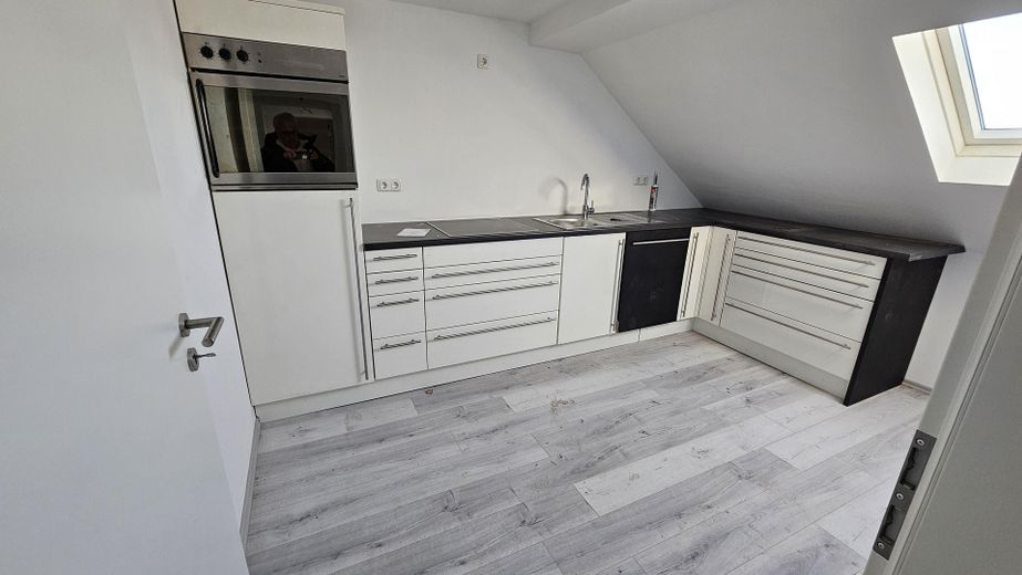 ZENTRUM ALSDORF,SEHR SCHÖNE ca. 63 m2 DACHGESCHOSS WOHNUNG ZU VERMIETEN – Foto 1