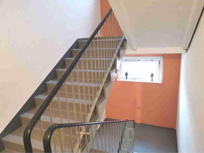 2-pokojowe mieszkanie z balkonem w Miśni, sprzedaż bez prowizji – Treppenhaus