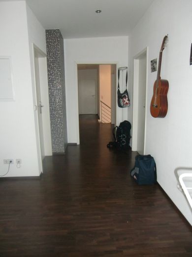 Erwachsenen-Wohngemeinschaft in Penthouse mit  Dachterrasse – Flur im neunten OG