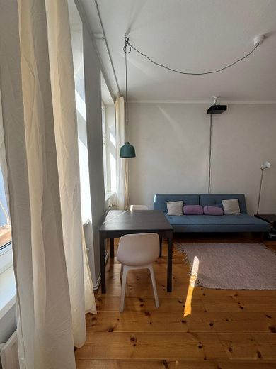 Stilvolle 2-Zimmer-Wohnung mit klassischem Altbaucharme – Foto 3