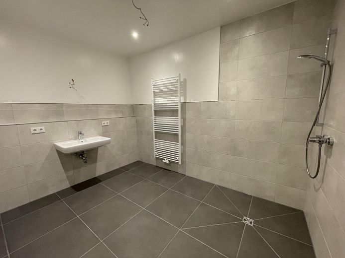 Teraslı 2 odalı yeni bina dairesi (81 m²) – zemin katta ilk kullanım | Recklinghausen-Nord – Badezimmer