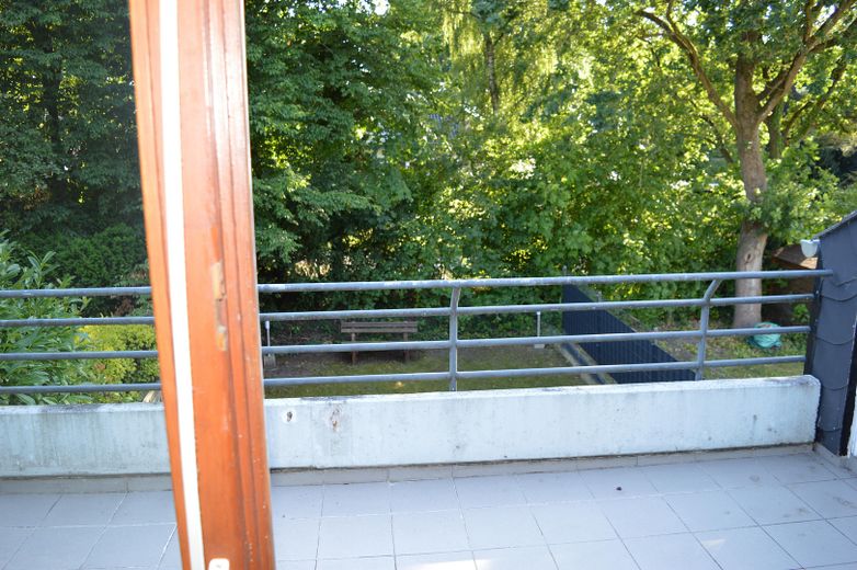 "Attraktives Reihenhaus" in "Weser"-Nähe, ruhige Lage, im schönen "Bremer Norden" – Balkon OG