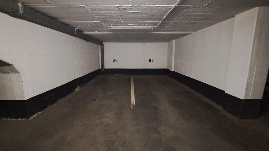 Tiefgaragenstellplatz