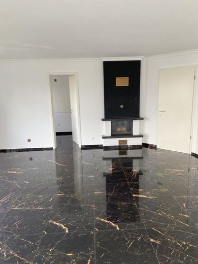 Helle frisch renovierte 3 Zimmer Wohnung in Wiesbaden- Klarenthal zum Vermieten – Wohnzimmer1