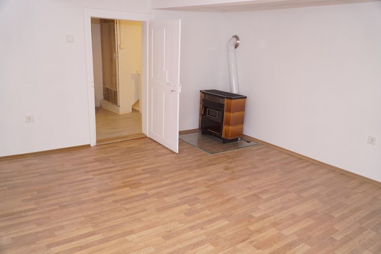 Vollständig renoviertes und modernisiertes 5-Zimmer-Einfamilienhaus in Eichendorf – 2. Schlaf-/Kinderzimmer OG