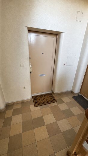 Leerstehende möblierte Wohnung nahe Innsbrucker Platz - direkt einziehen! – Absatz Wohnungseingang