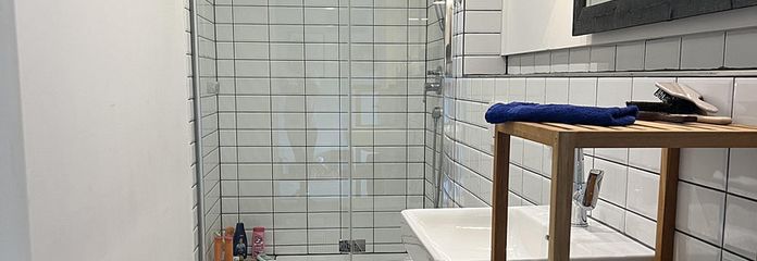 Badezimmer mit Dusche