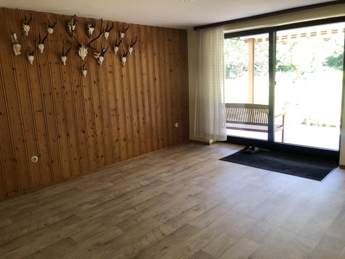Einfamilienhaus mit Garten und eigenem Bachzugang !! – UG mit großer Tür zum Garten