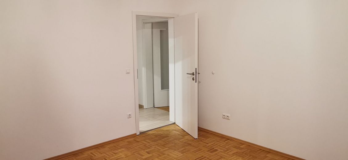 Modernisierte, barrierefreie 2 Zi. Stadtwohnung mit Garten und Südterrasse – Schlafzimmer