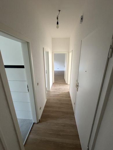 Frisch kernsanierte 2-Zimmer-Wohnung in Krefeld – moderne Ausstattung – Flur