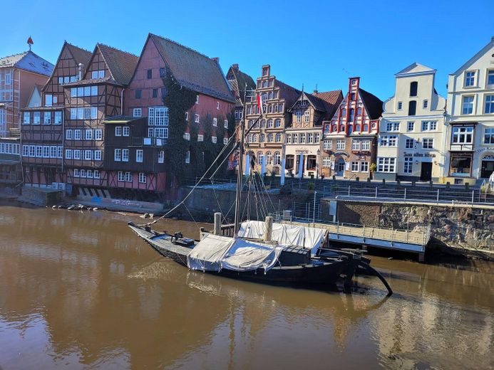 Wohnbaugrundstück in Adendorf mit Baurecht – provisionsfrei – Altstadt Lüneburg