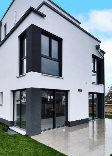 Don’t miss out this stunning opportunity - Exklusive Wohnlage - Neubau DHH in Hochheim – Die rückseitige Terrasse