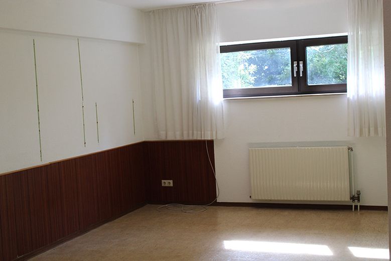 Zweifamilien-Wohnhaus in der Kleinstadt Leun im Lahn-Dill-Kreis. Der Kaufpreis ist verhandelbar. – UG Kellerraum links 1