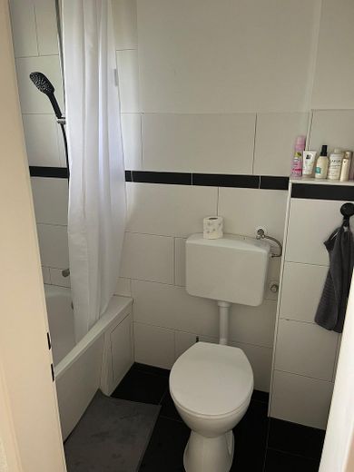 Renovierte, helle 3 Zimmer Wohnung (Refrath) – Bad