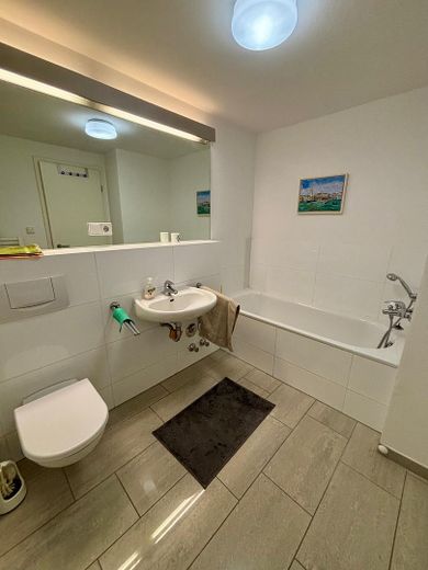 Tolle Wohnung mit großem Balkon in Kaiserswerth – Hauptbad