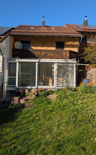 ruhiges 4-Zimmer-Reihenhaus mit Wintergarten, Kachelofen und EBK in Deggendorf – Foto 2