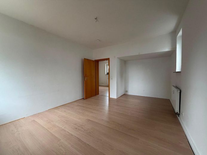 Helle 3 Zimmer Erdgeschoss Wohnung, frei ab 01.09.2026 – Zimmer 3 Blick zur Tür