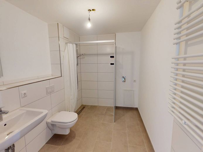 Appartement neuf moderne de 3 pièces avec cuisine équipée et BALCON ensoleillé – Bad